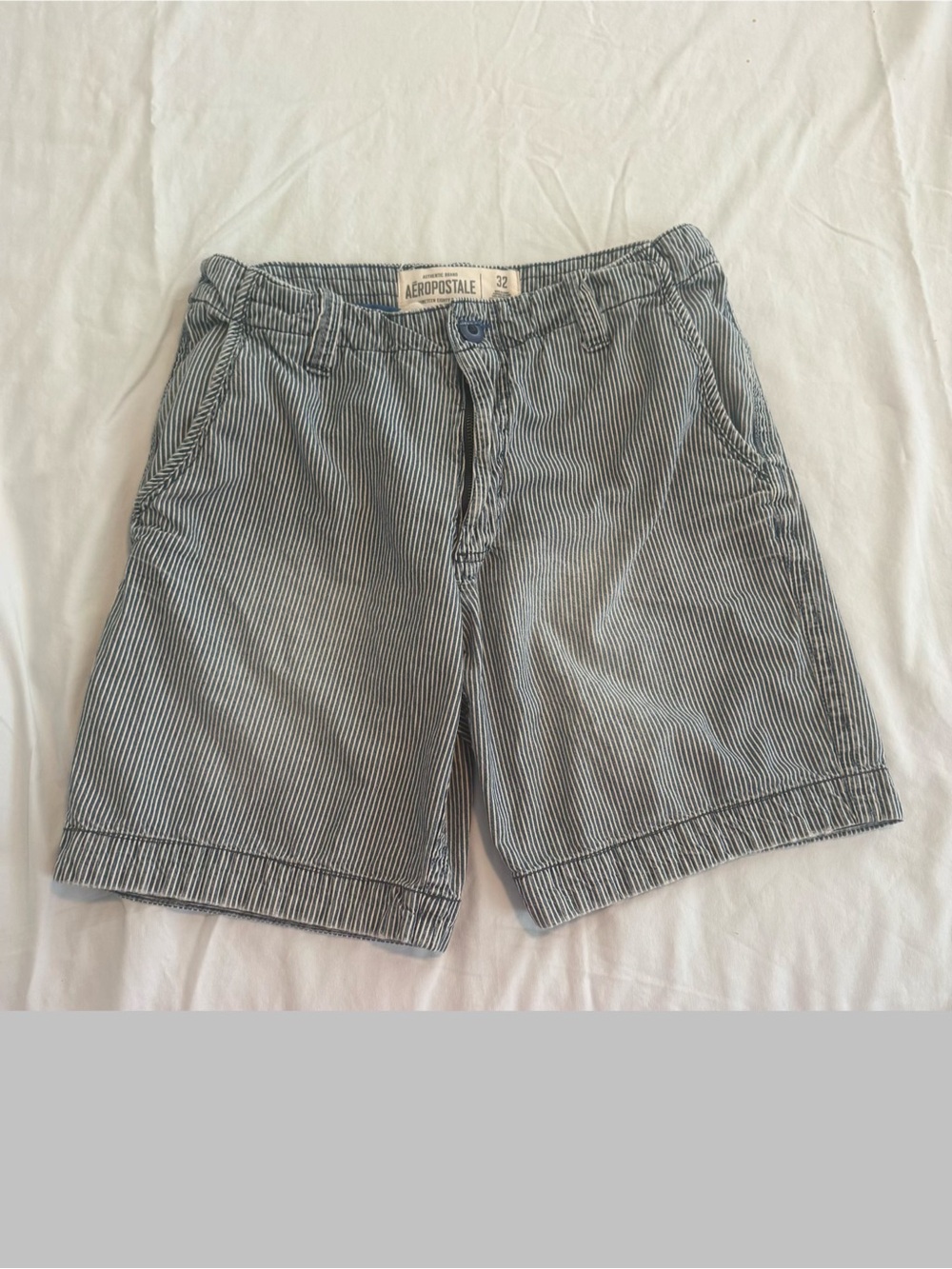 Men’s Aeropostale denim pinstriped shorts
Size 32  n16